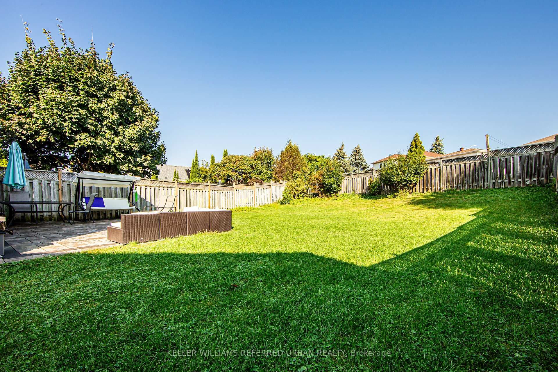 1047 Attersley Drive photo 23