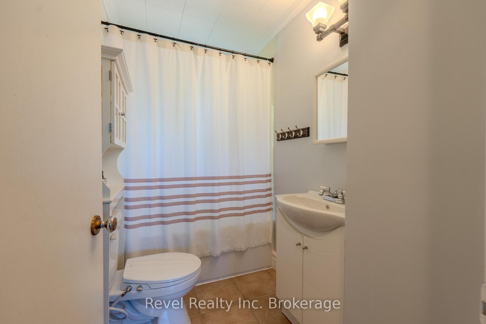 4pc Bathroom - Main Level