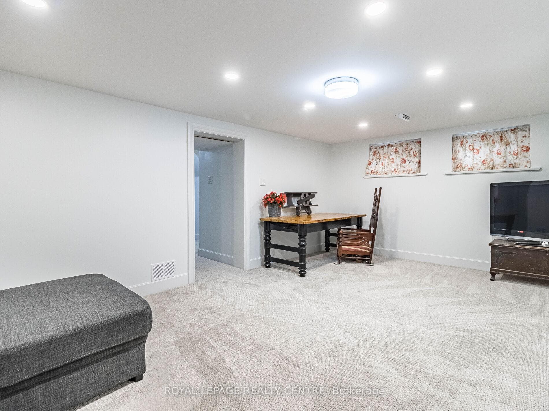 134 Lothian Avenue photo 24