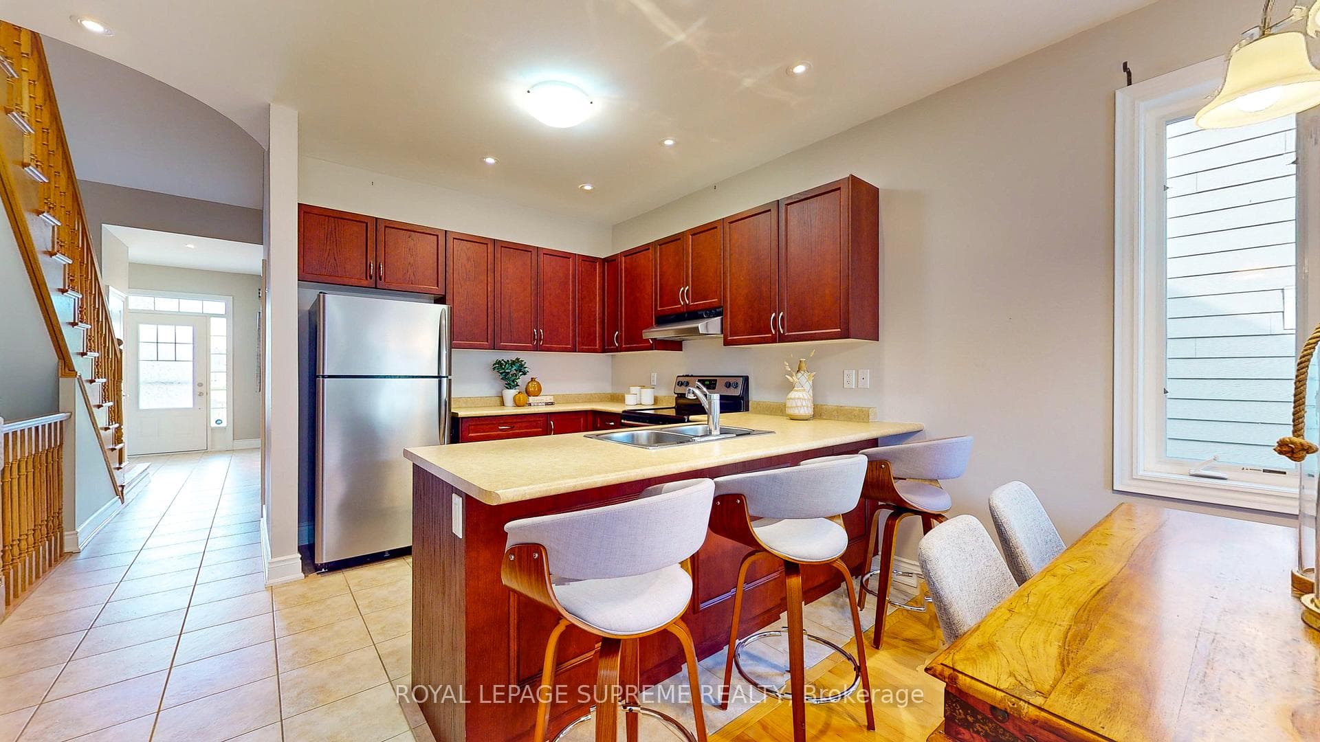 61 Savannah Crescent photo 4