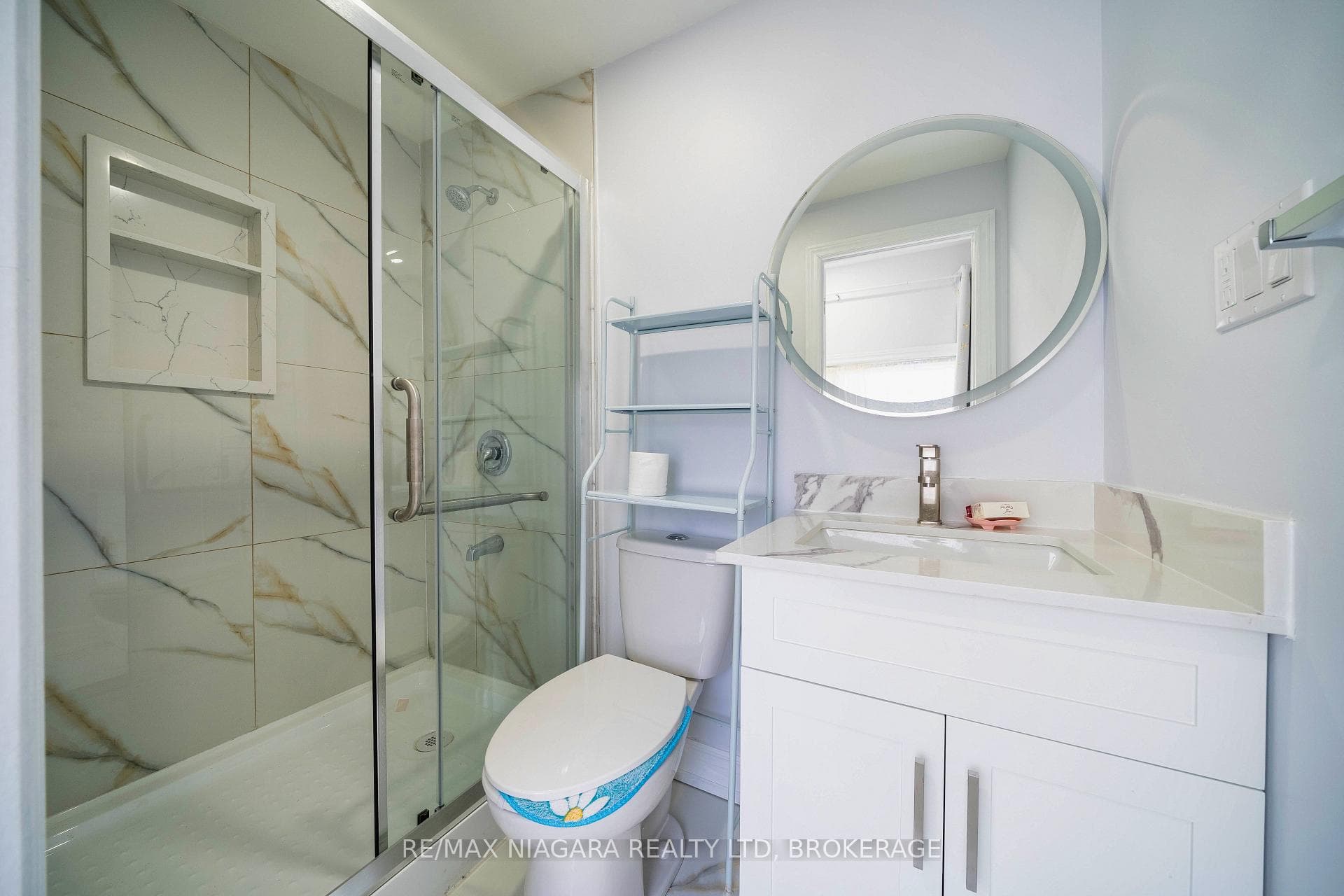 402 The Queensway South N/A photo 11