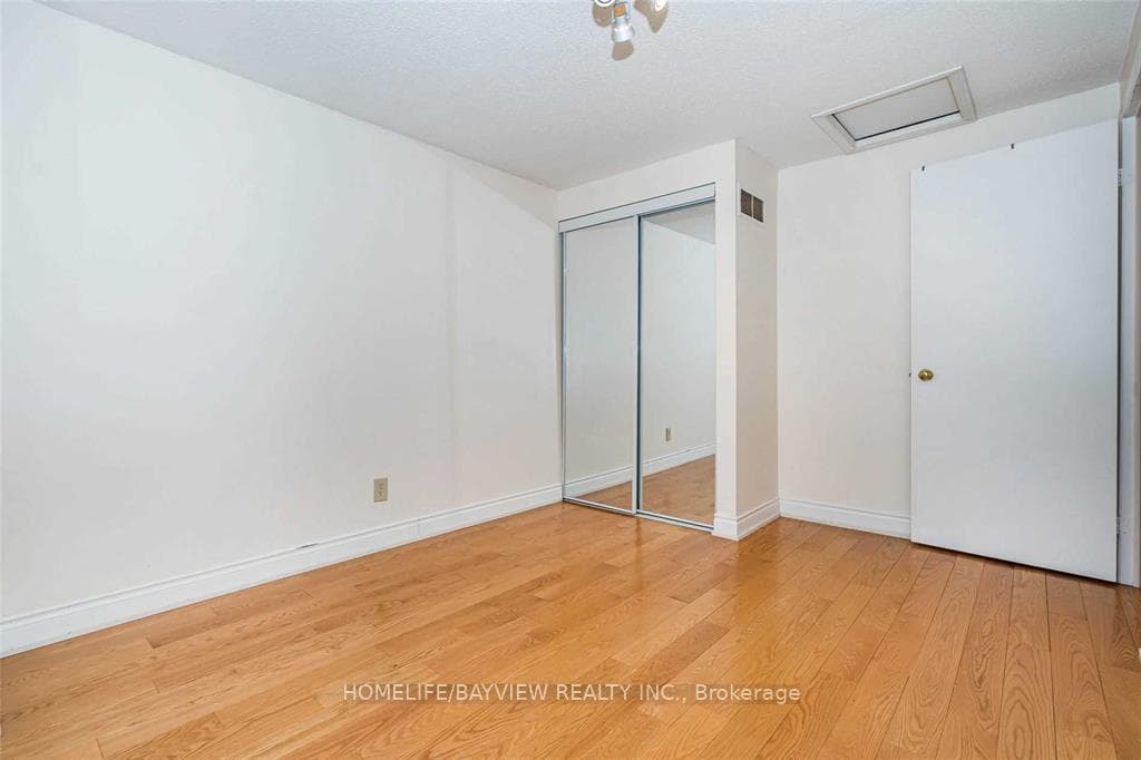 23 Bluesky Crescent Unit Upper L photo 12