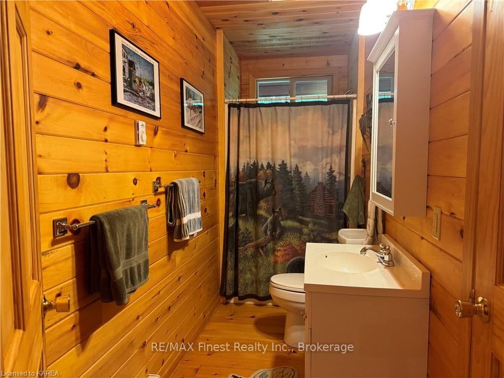 4 Piece Main Bathroom
