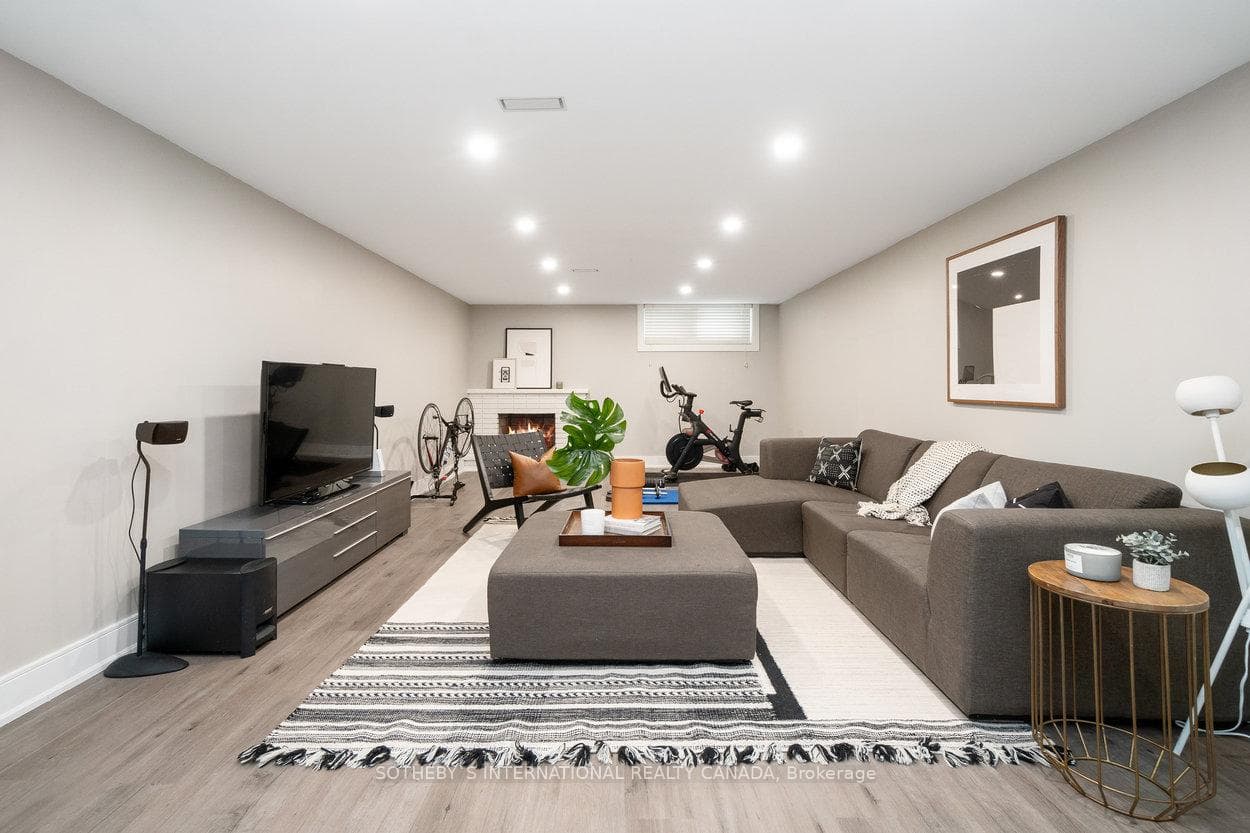 16 Conifer Drive photo 34