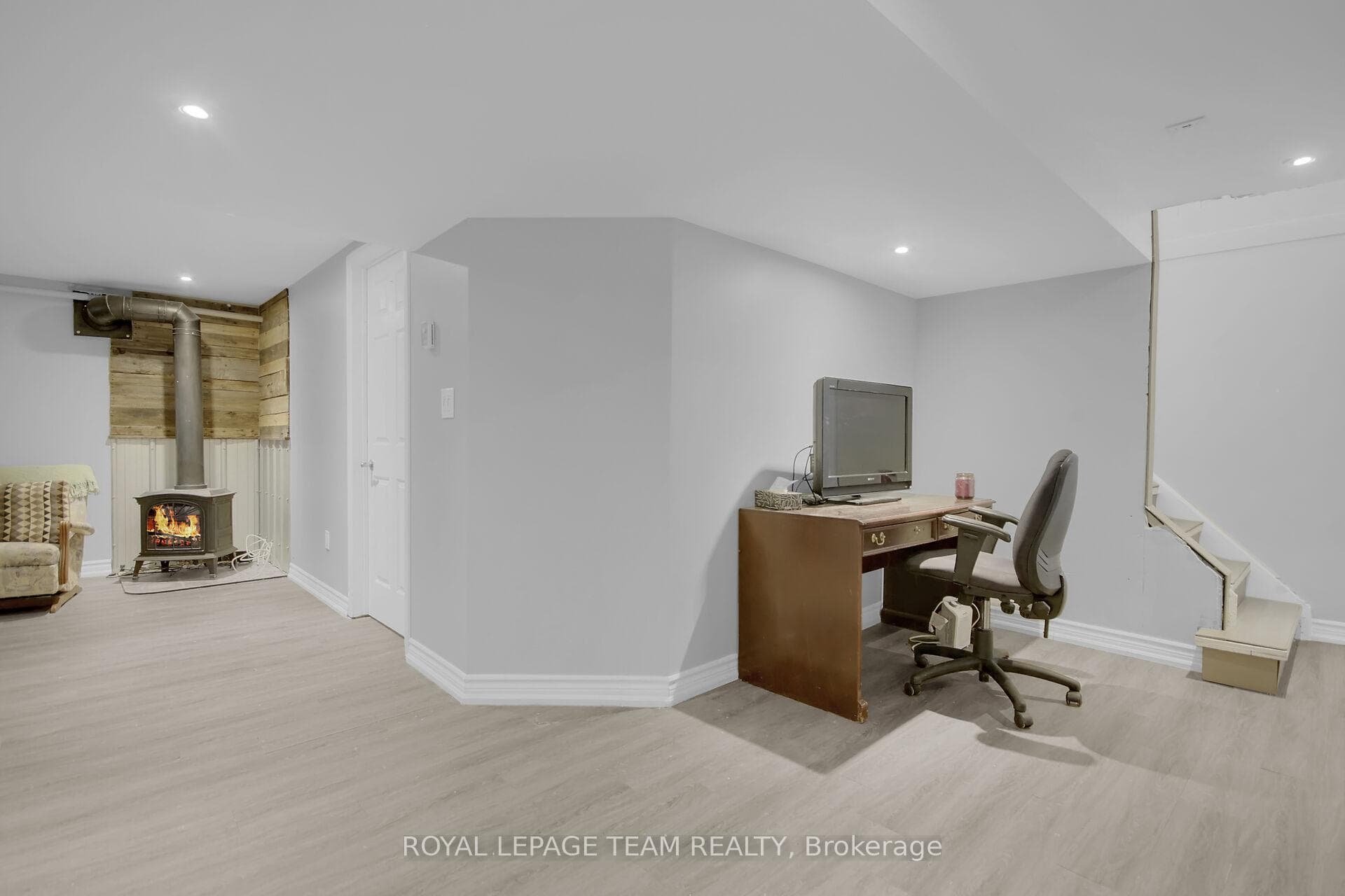 8187 Lloyd Graham Avenue photo 19