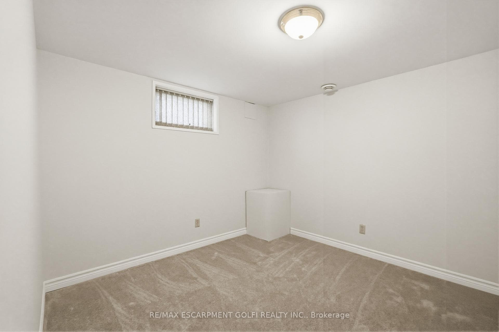 764 Brucedale Avenue photo 24