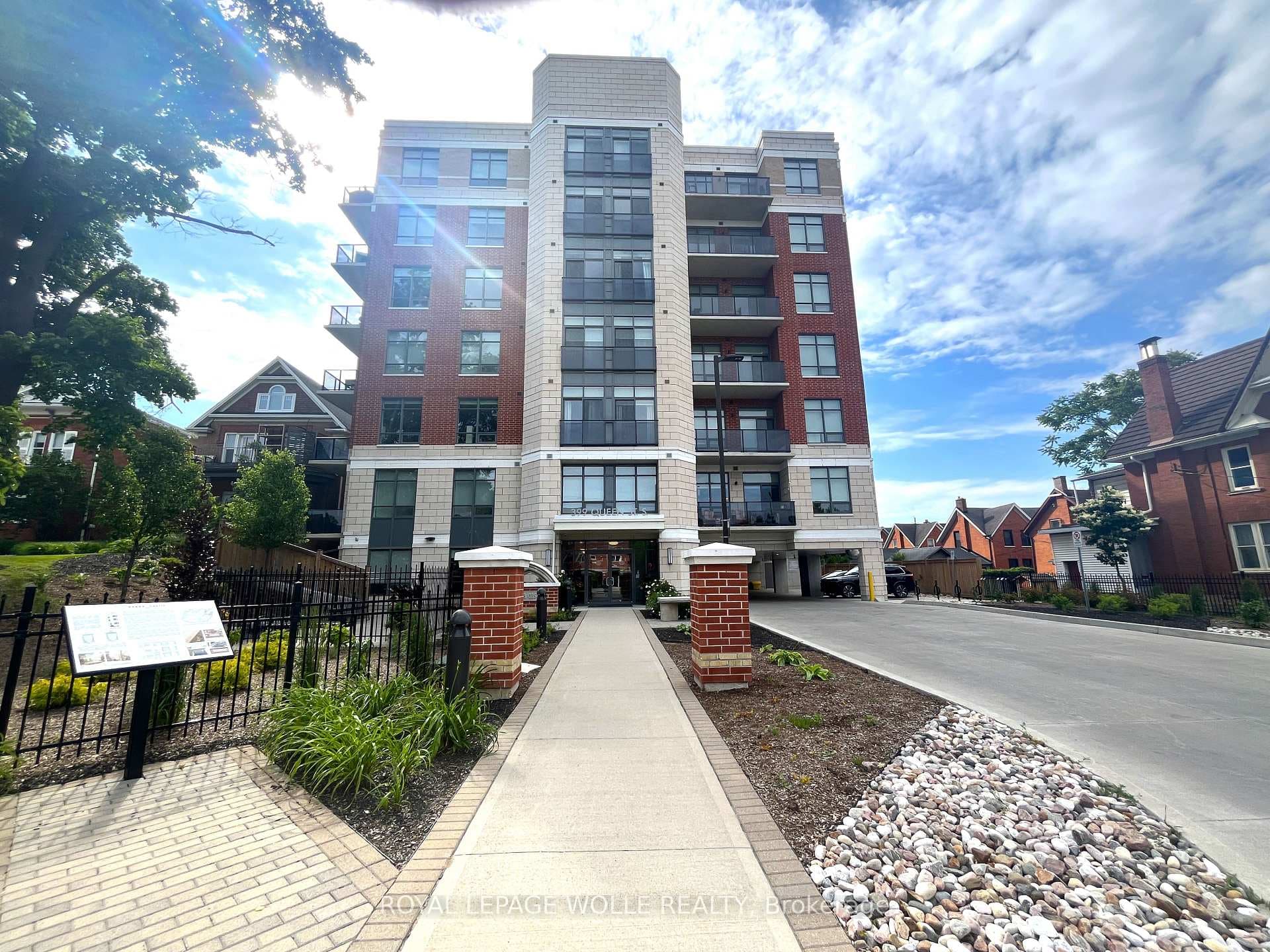 399 Queen Street Unit 210 photo 1