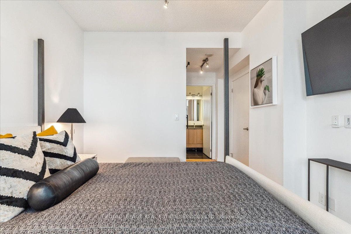 33 Lombard Street Unit 4102 photo 27