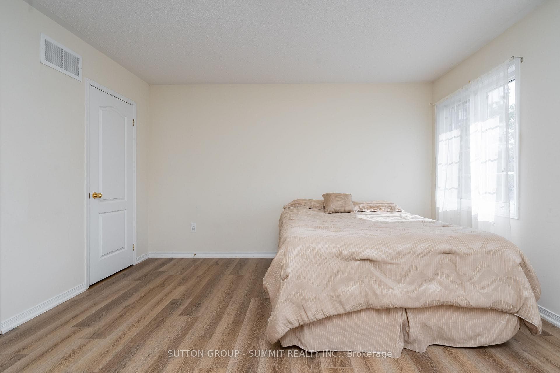 64 KNIGHTSWOOD Crescent photo 28