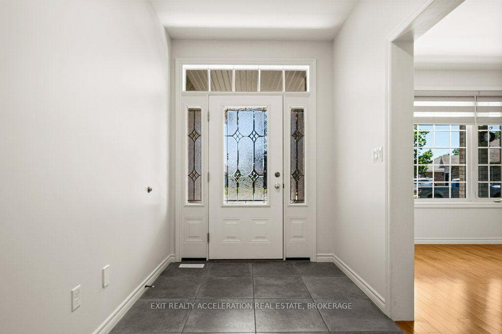 14 Ashwood Crescent photo 5