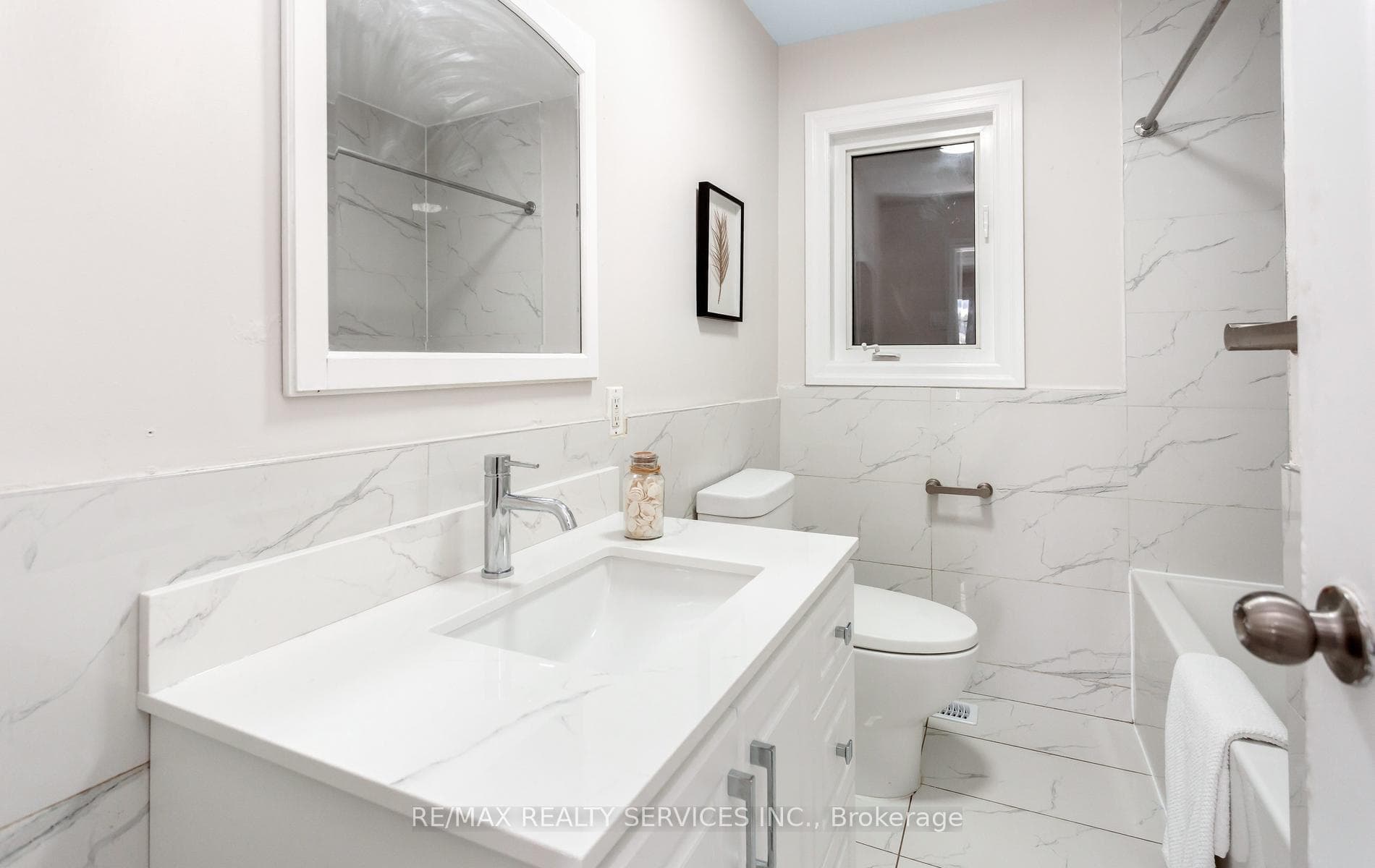 176 Samuelson Street photo 19