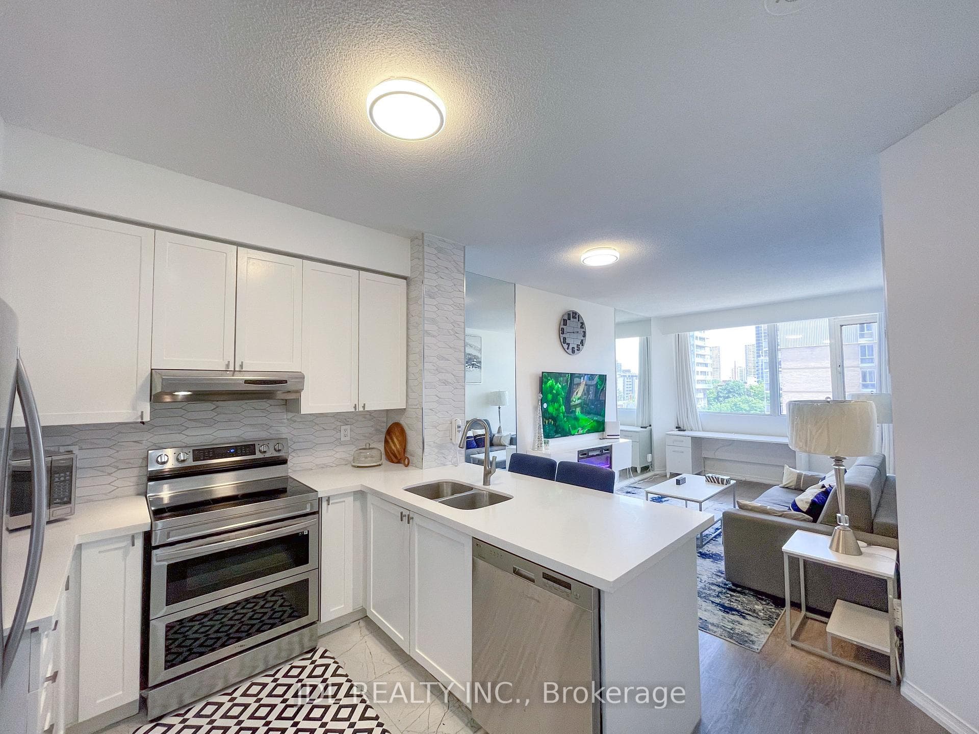 555 Yonge Street Unit 510 photo 3