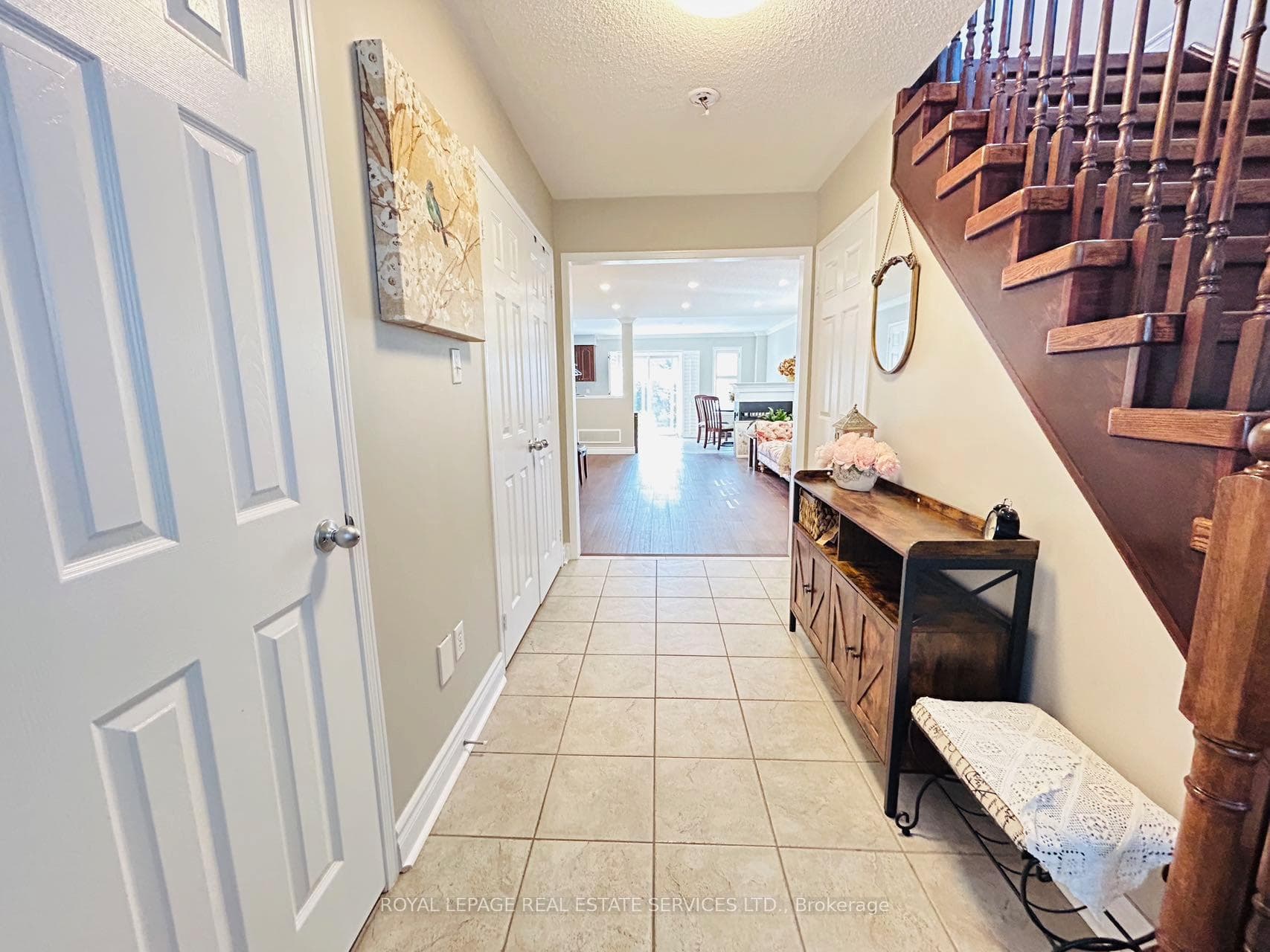 4679 Colombo Crescent photo 8