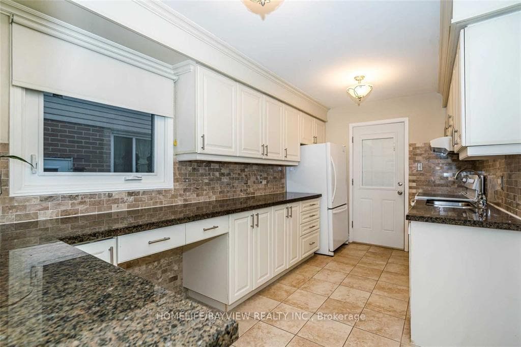 23 Bluesky Crescent Unit Upper L photo 4