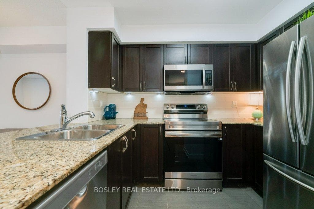 812 Lansdowne Avenue Unit 810 photo 11