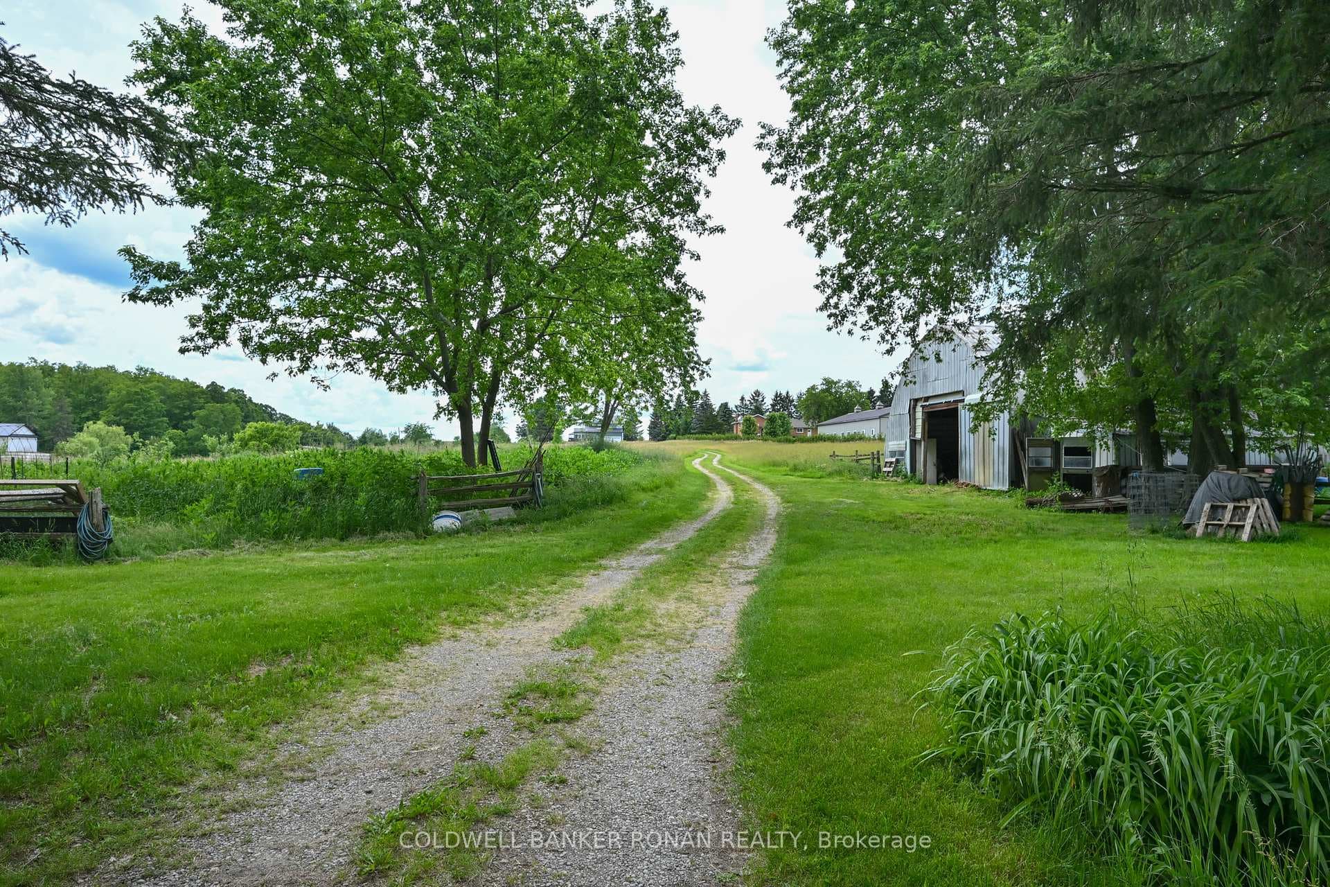 6497 3rd Line photo 18