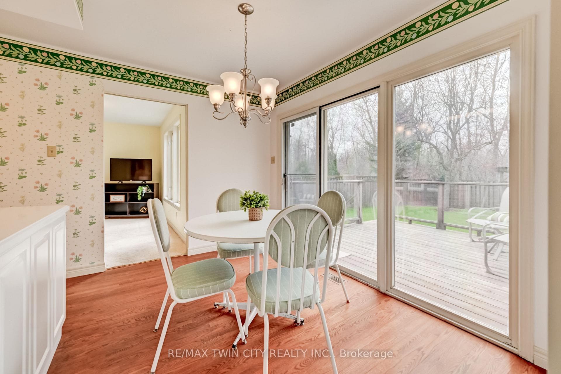 285 Magnolia Place photo 11