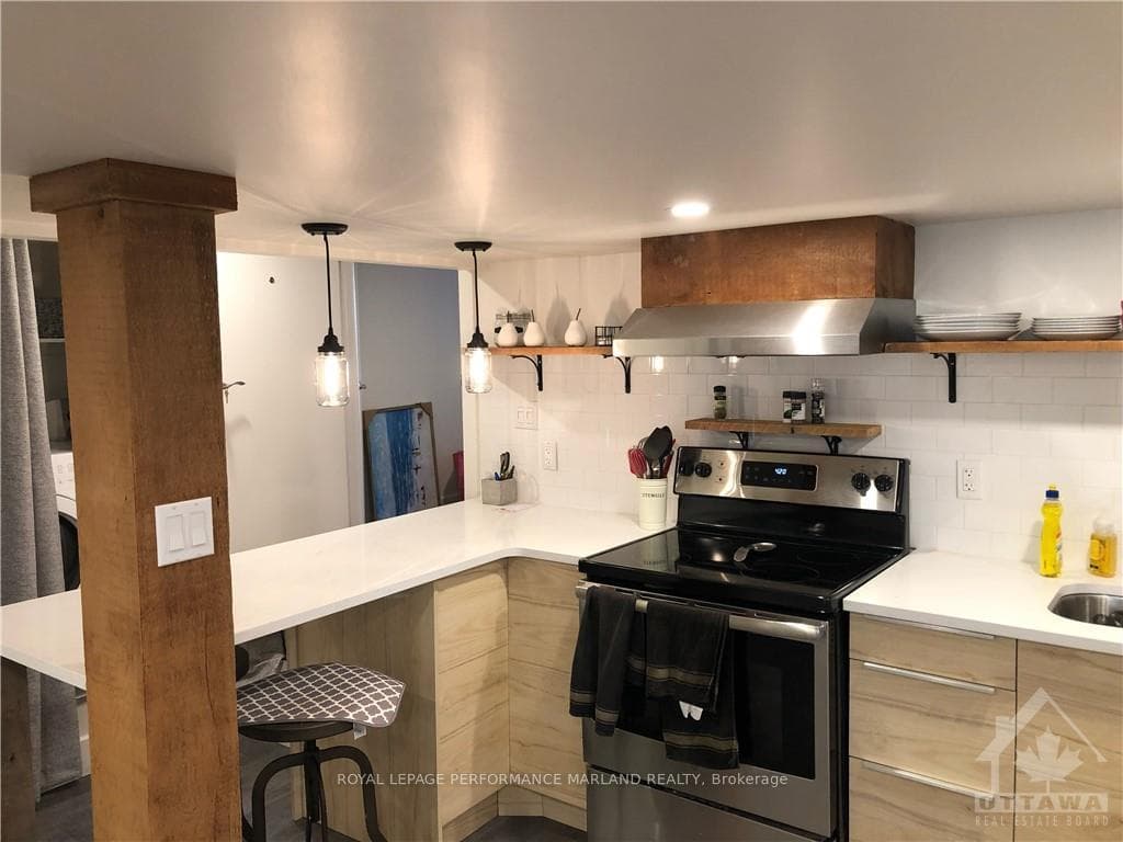 569 O'CONNOR Street Unit 3 photo 3