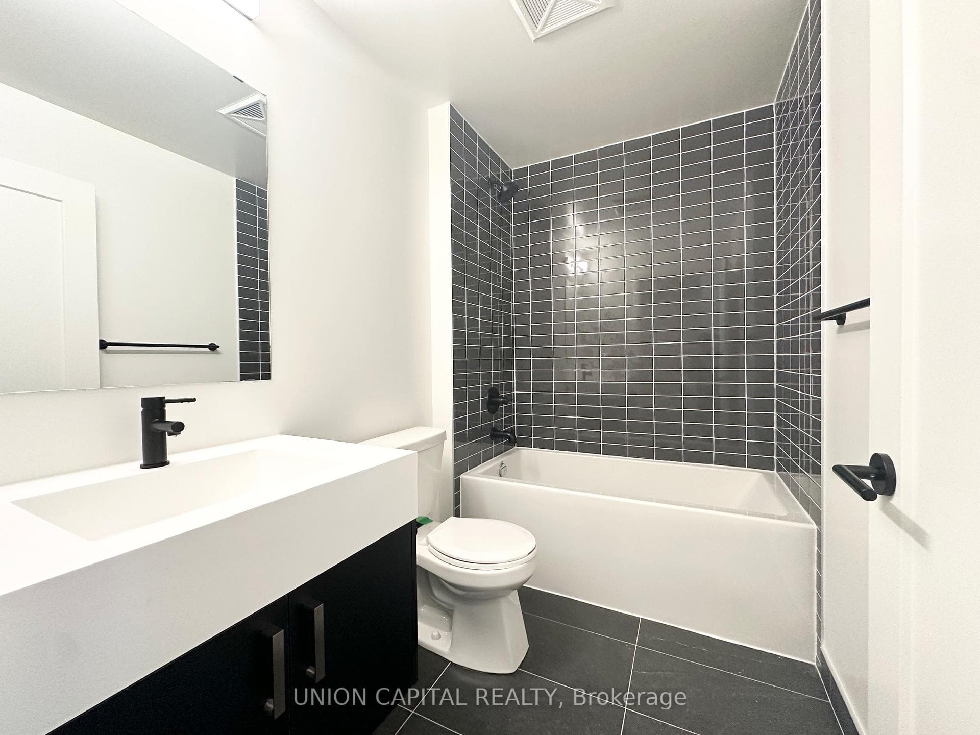 280 Dundas Street Unit 507 photo 6