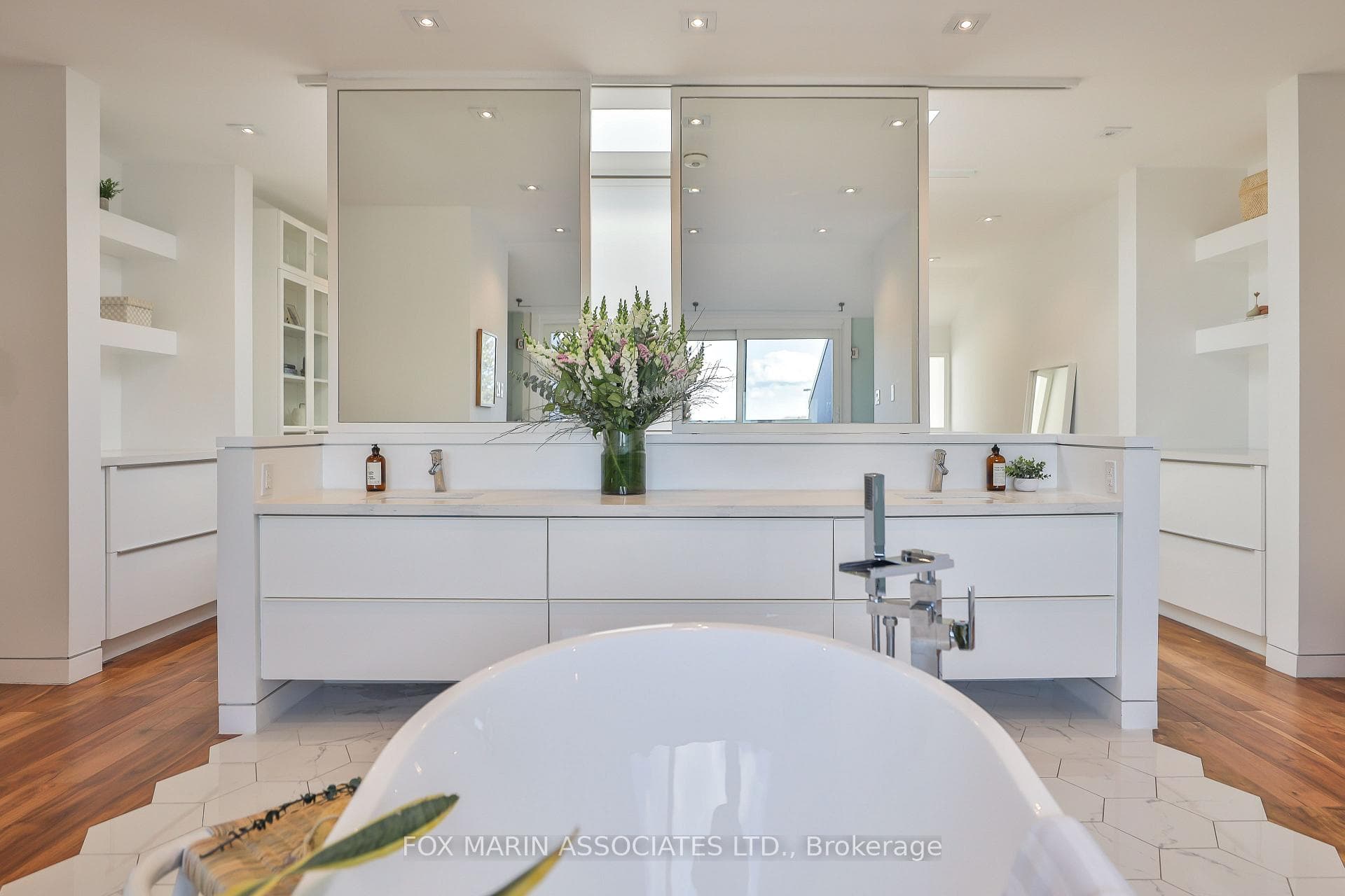 16 Laurel Avenue photo 33
