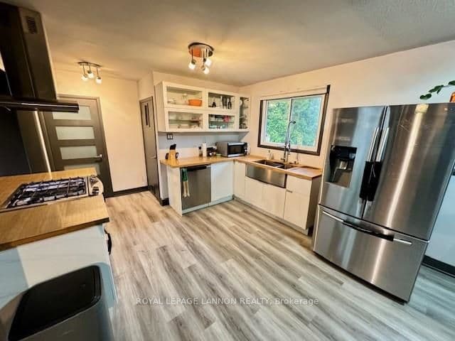 505 FAIRCREST Street photo 8