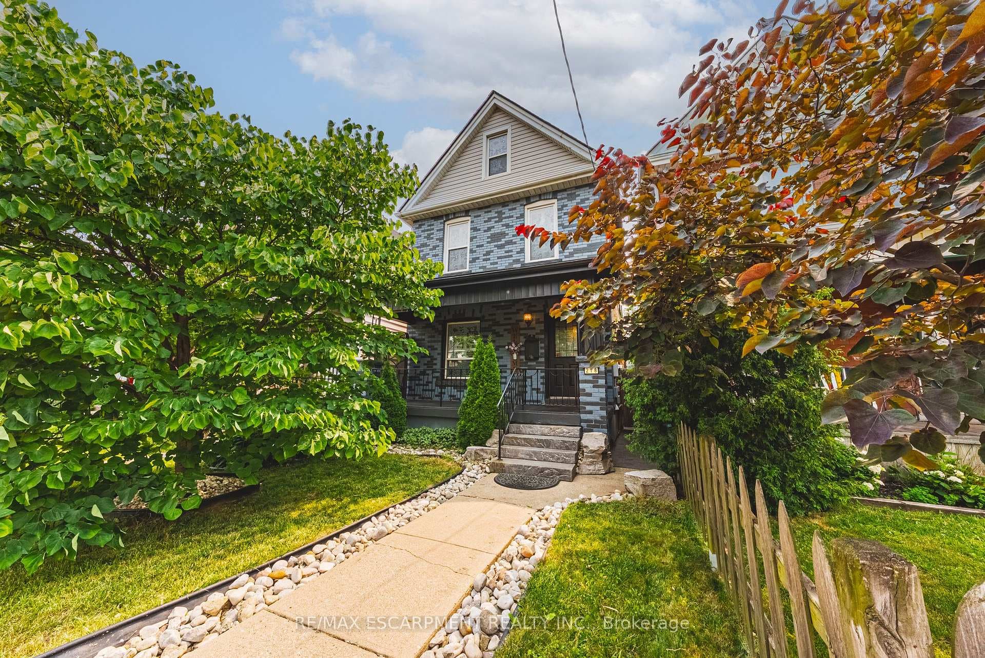 218 Grosvenor Avenue photo 1