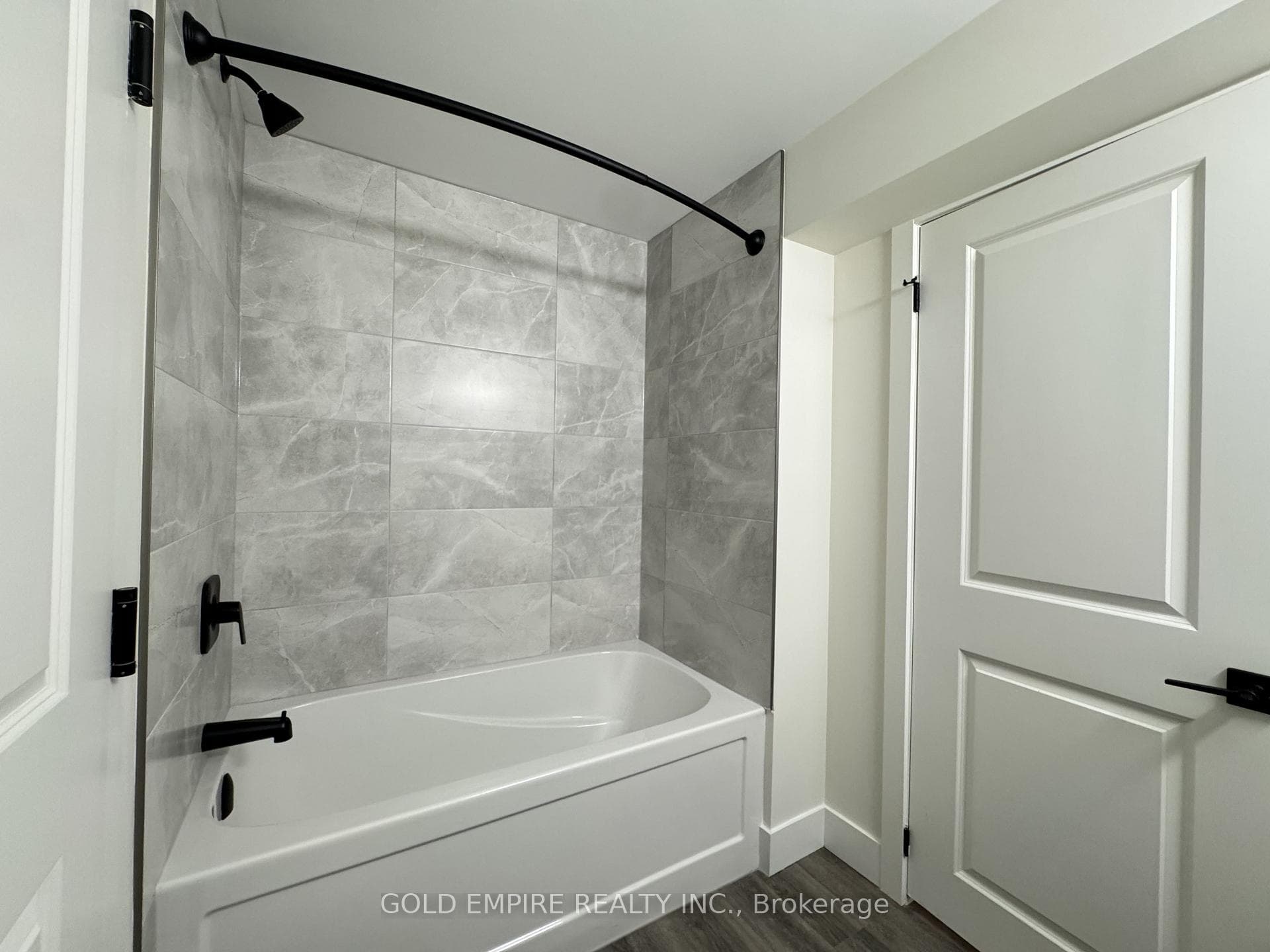 30 Julie Crescent Unit LOWER photo 17