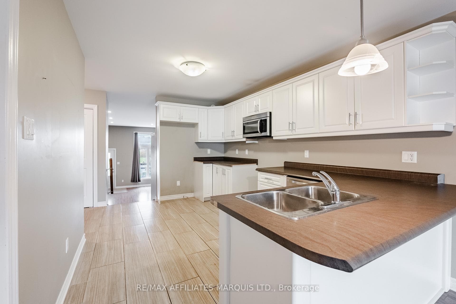 660 Hamilton Crescent photo 13