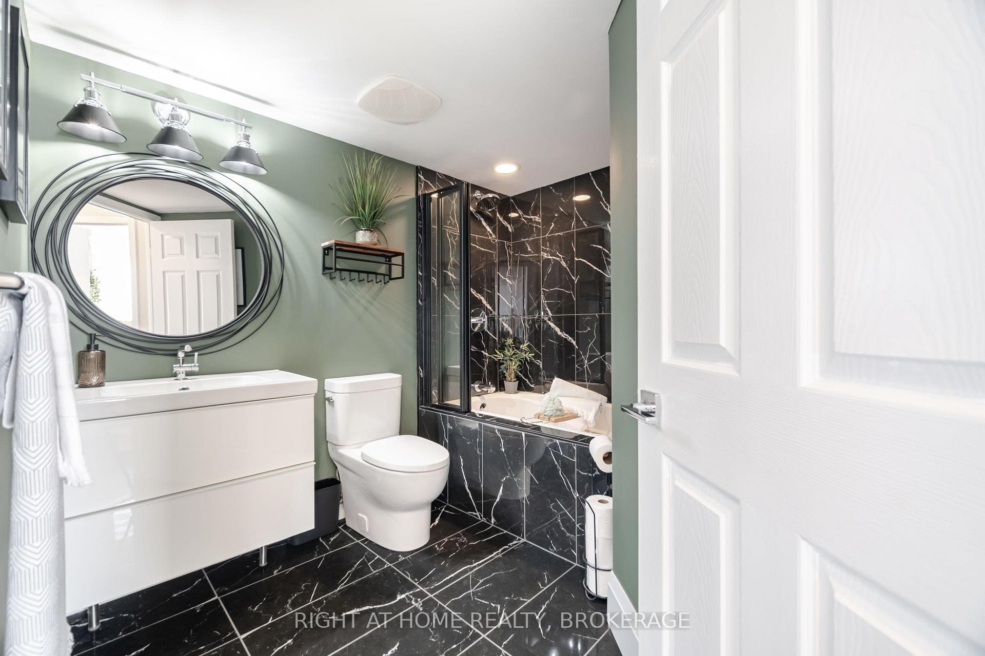 442 Maple Avenue Unit 801 photo 24