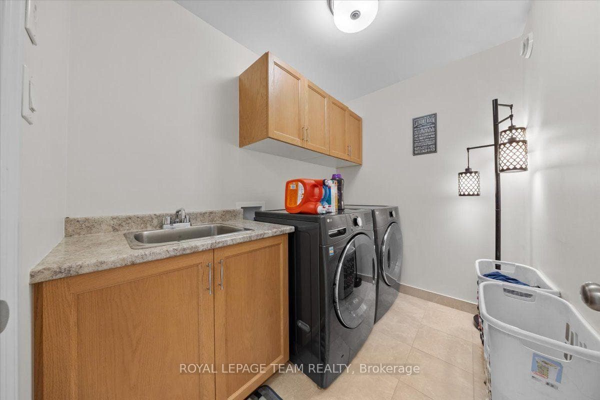 552 Jackdaw Avenue photo 24