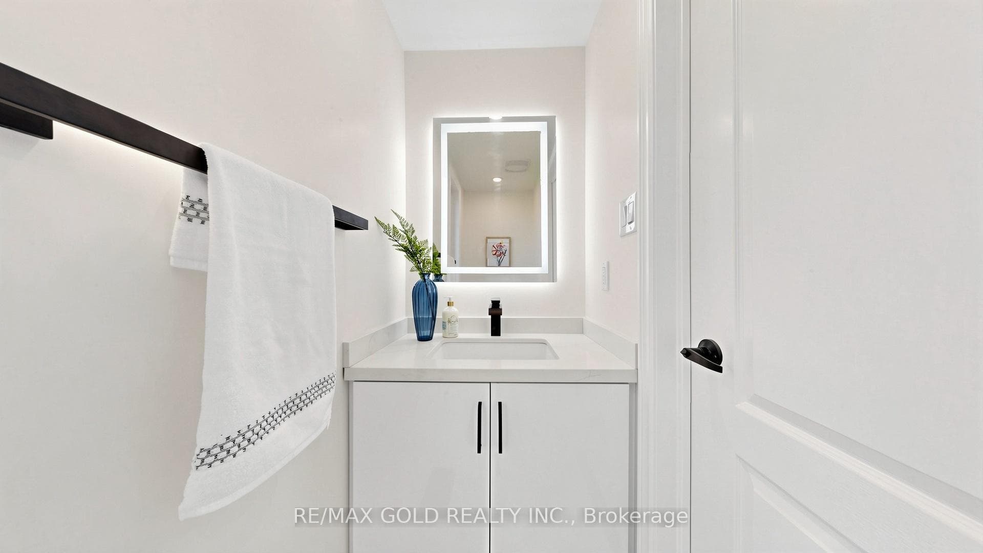 9 Edgewater Court photo 20