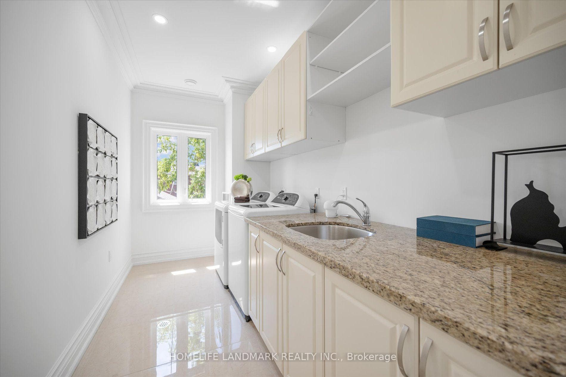 92 Caines Avenue photo 32