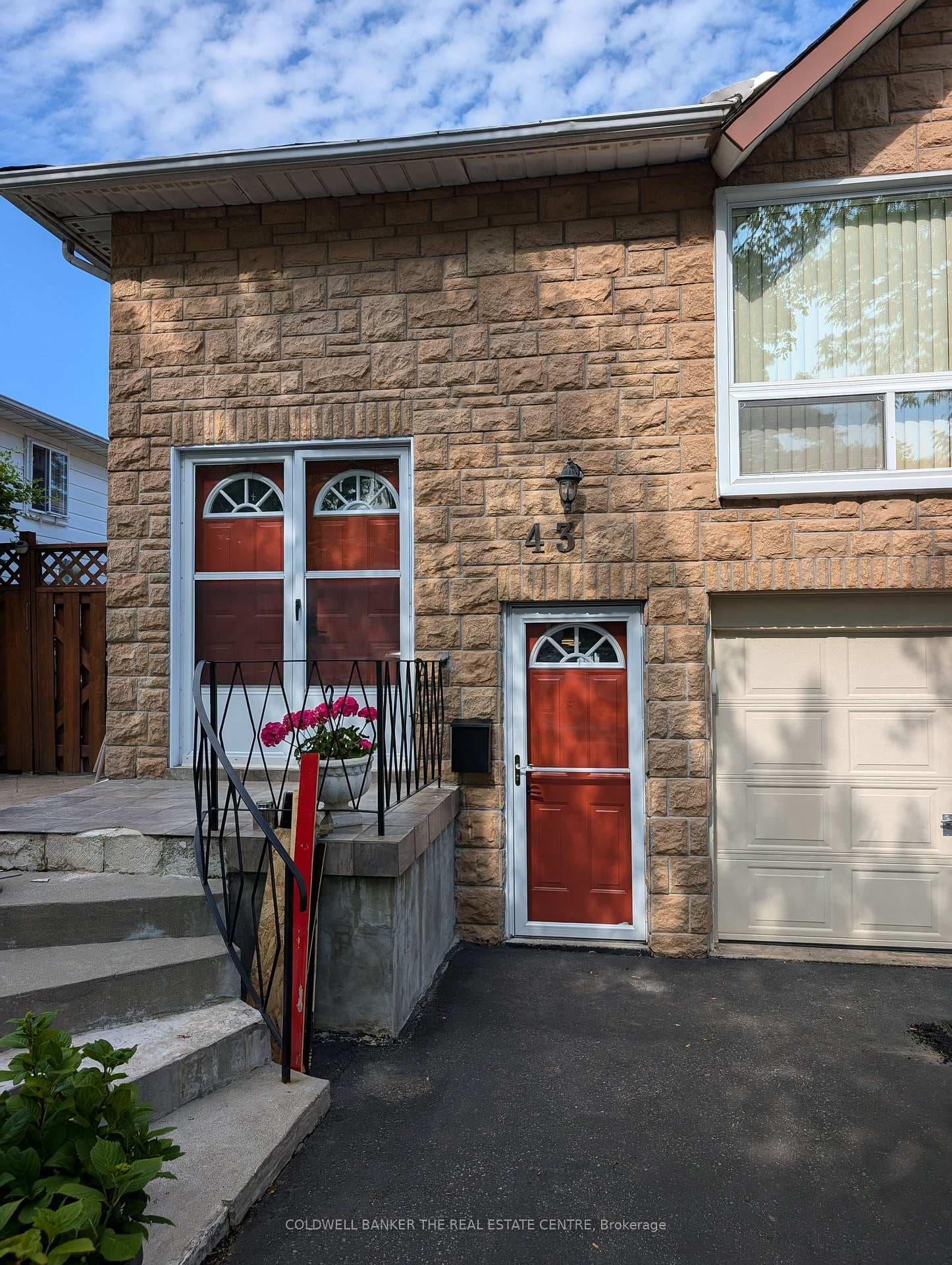 43 Tuscarora Drive photo 2