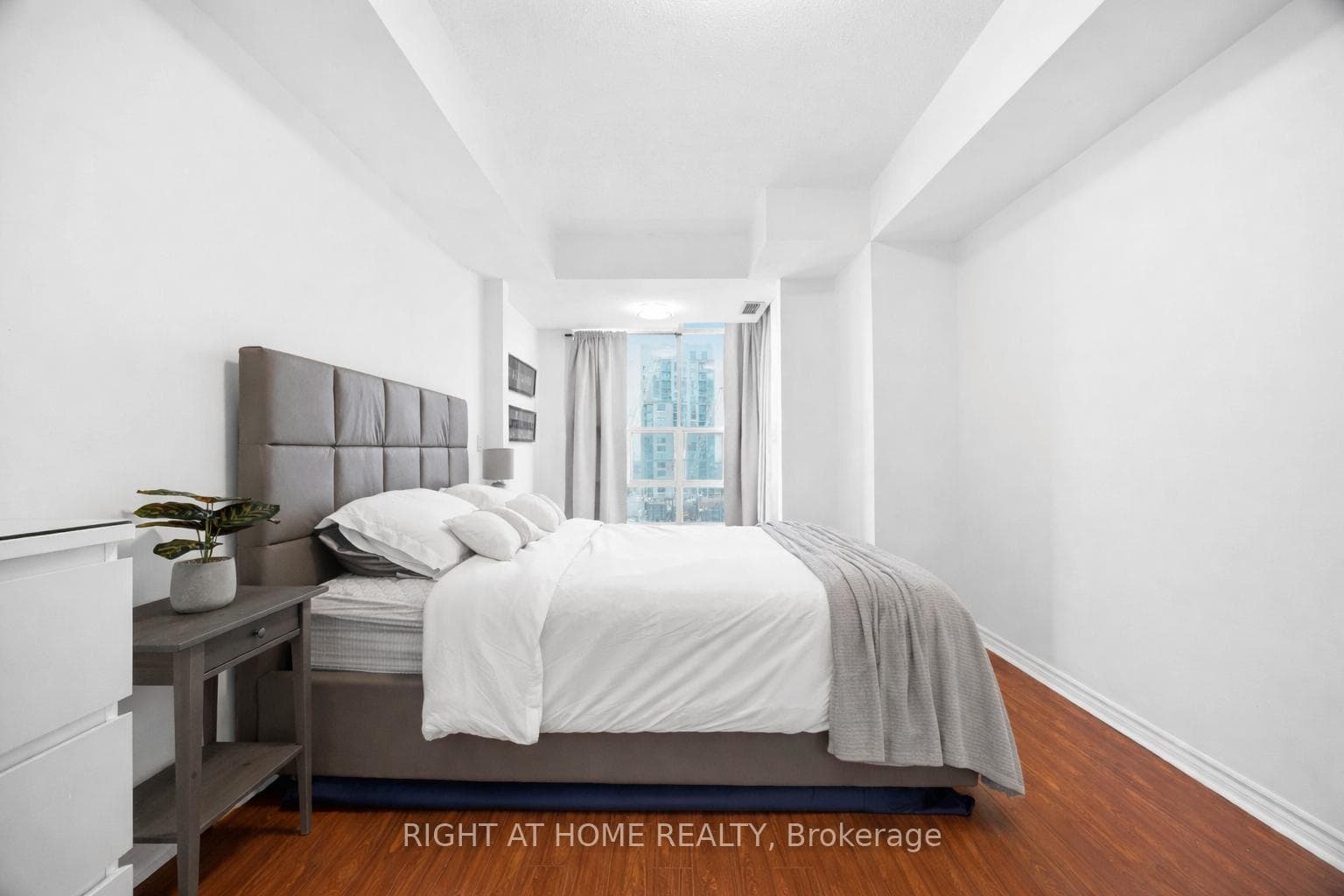 1 Elm Drive Unit 2404 photo 17