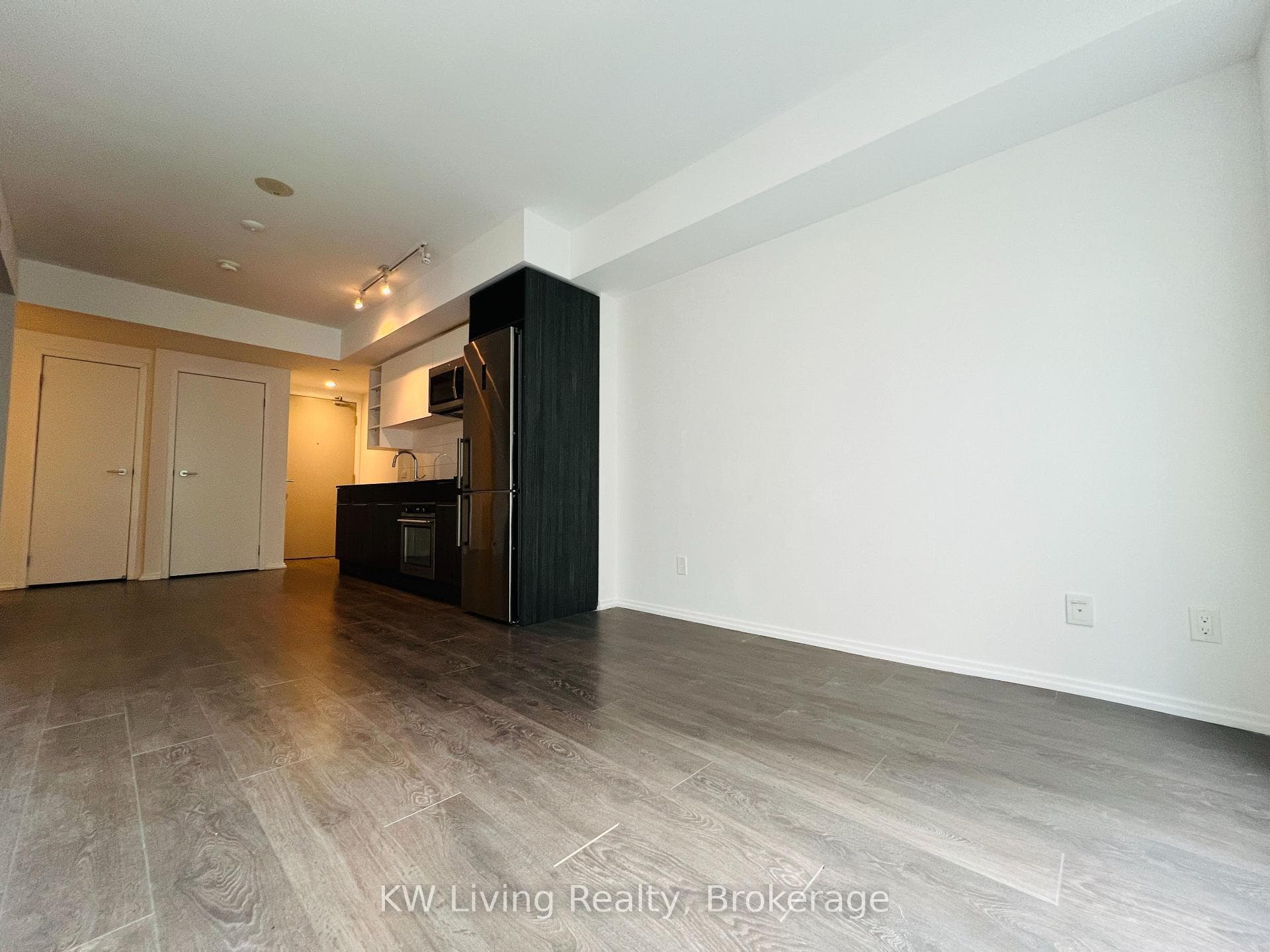 68 Shuter Street Unit 1506 photo 3