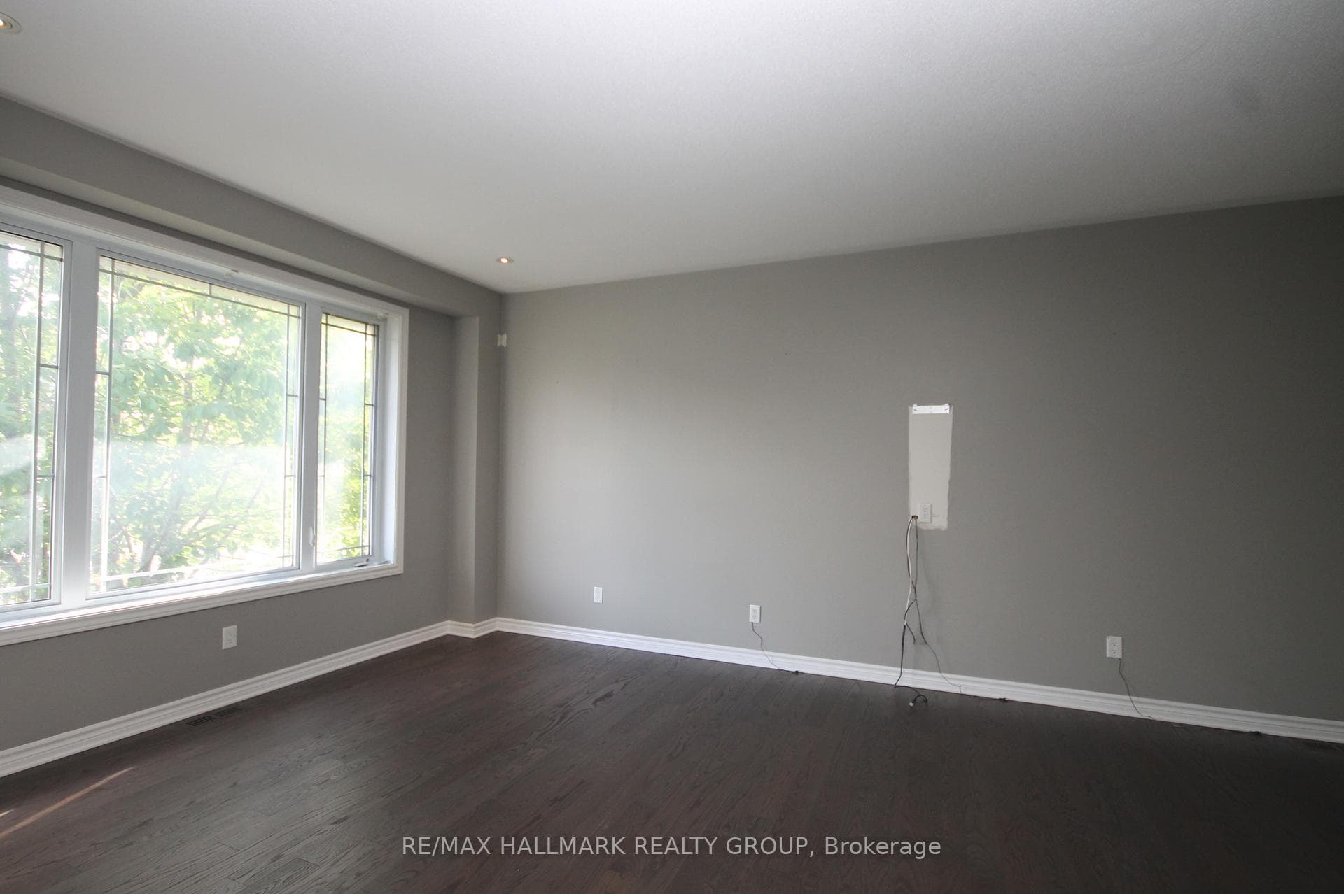 322 FAIRLAKES Way photo 4
