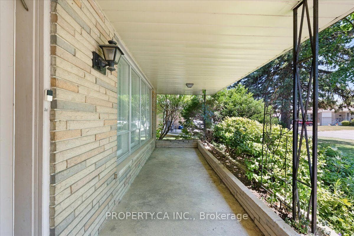 48 Kennard Avenue photo 3