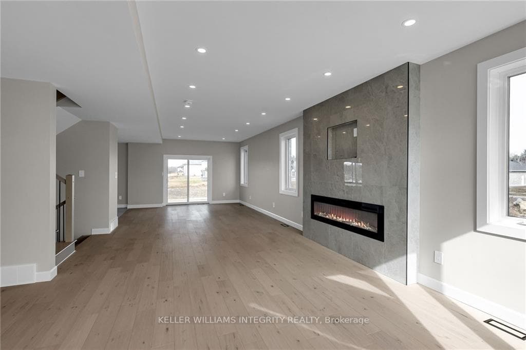 1623 OXBRIDGE Drive photo 6