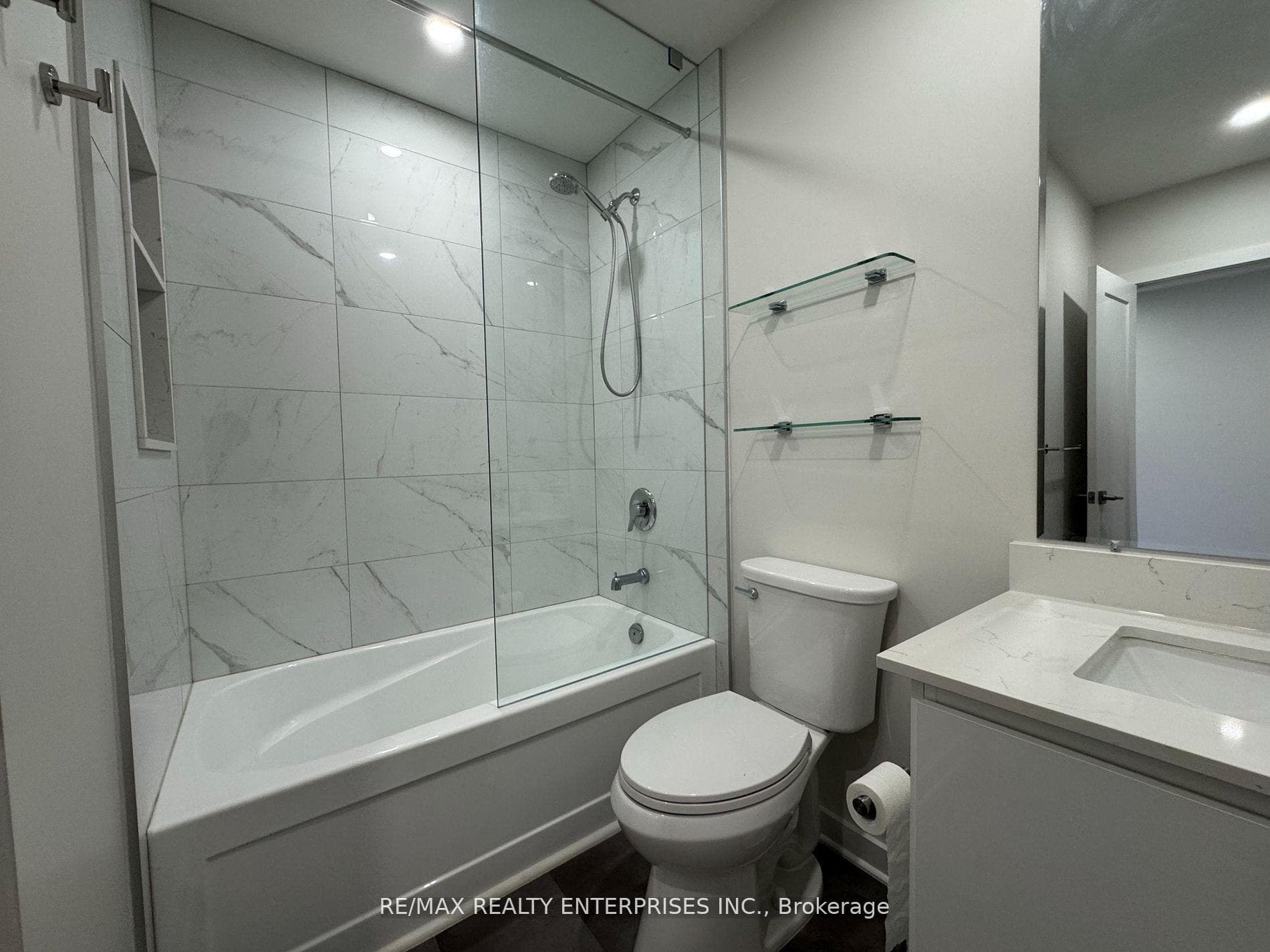 285 Lakeshore Road Unit 2 photo 8