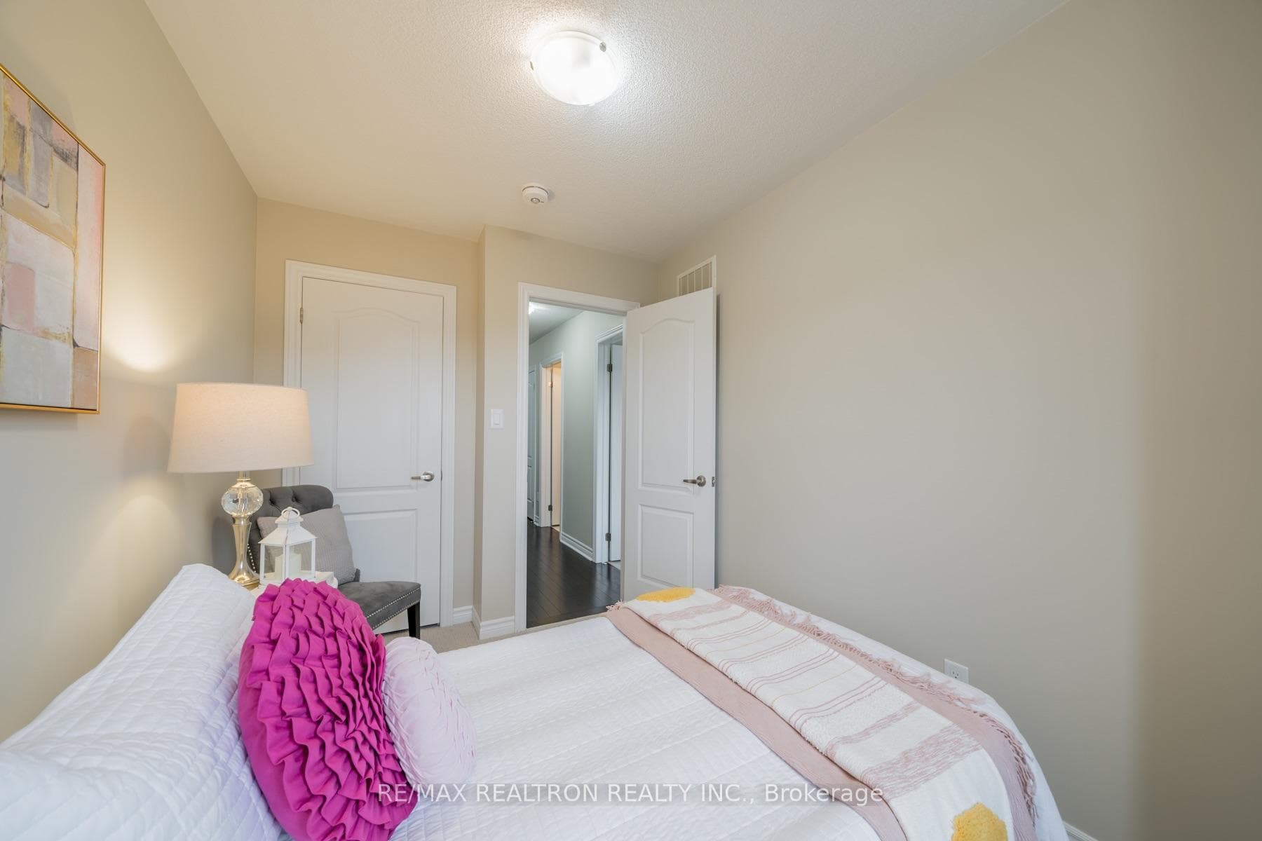 27 Ferris Square photo 35