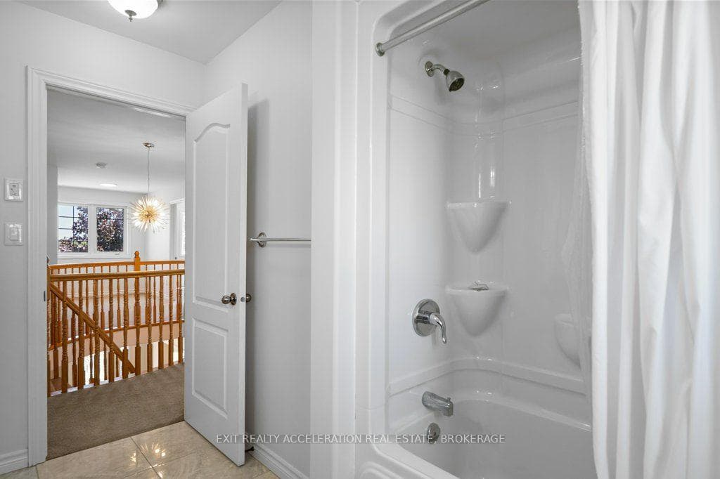 14 Ashwood Crescent photo 29