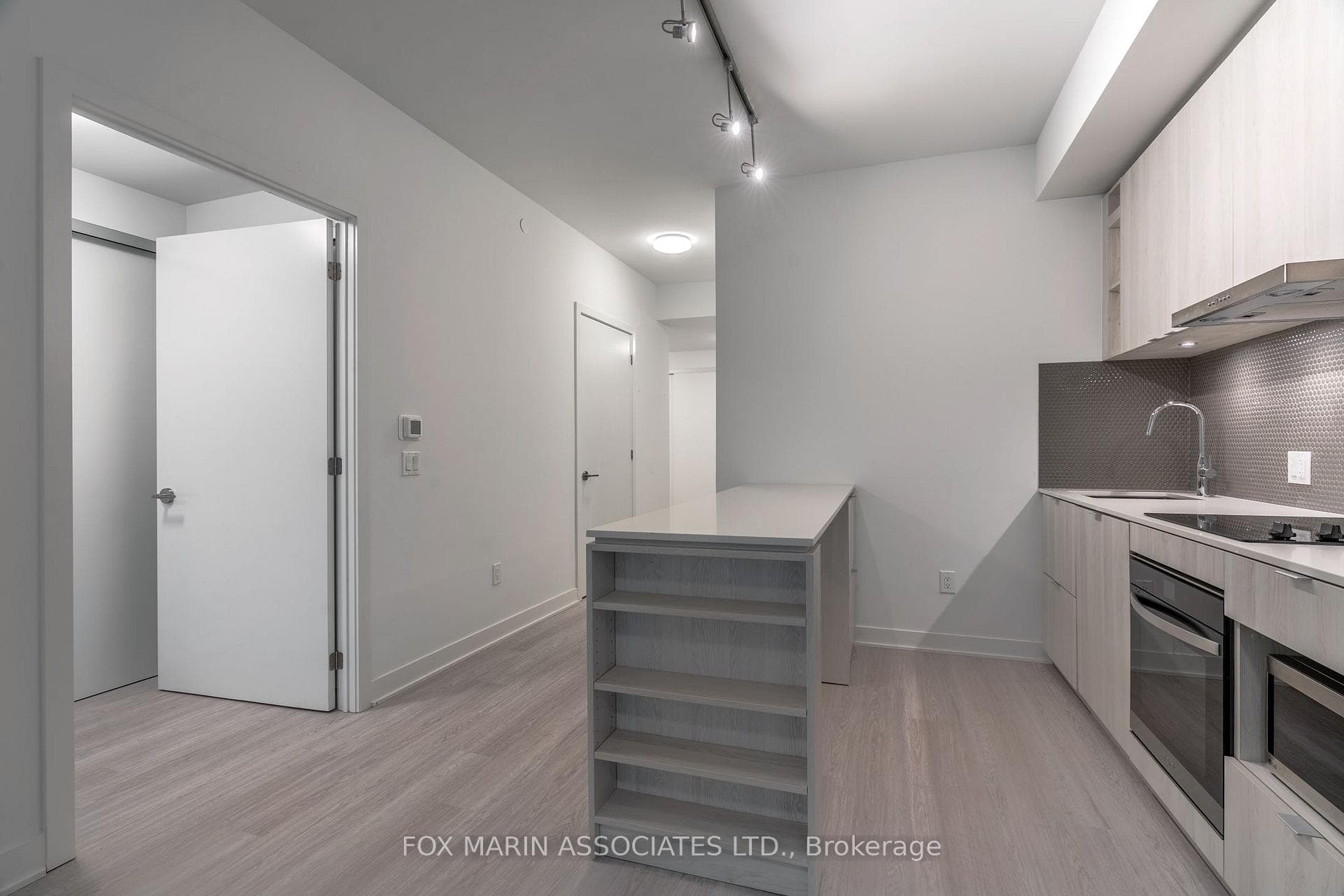 11 Yorkville Avenue Unit 802 photo 9