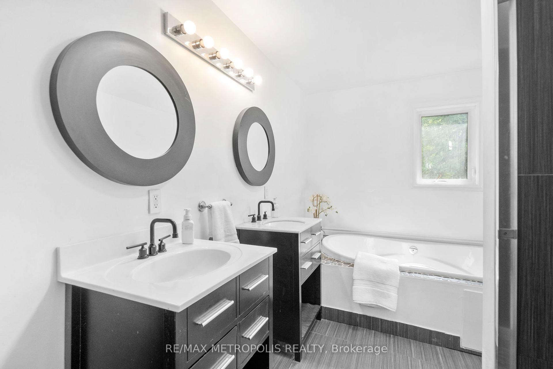 14537 Woodbine Avenue photo 24