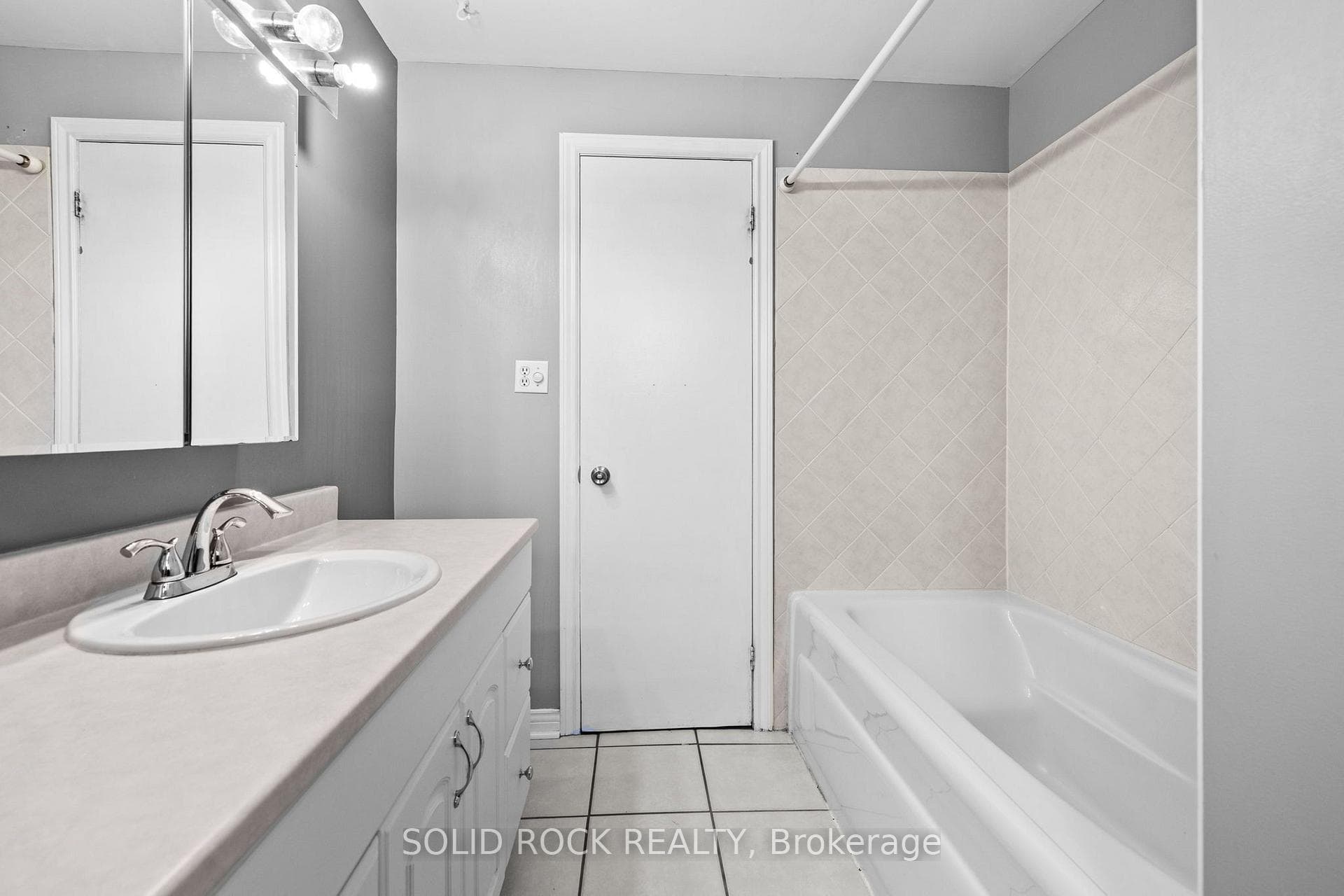 1631 Charbonneau Street photo 24
