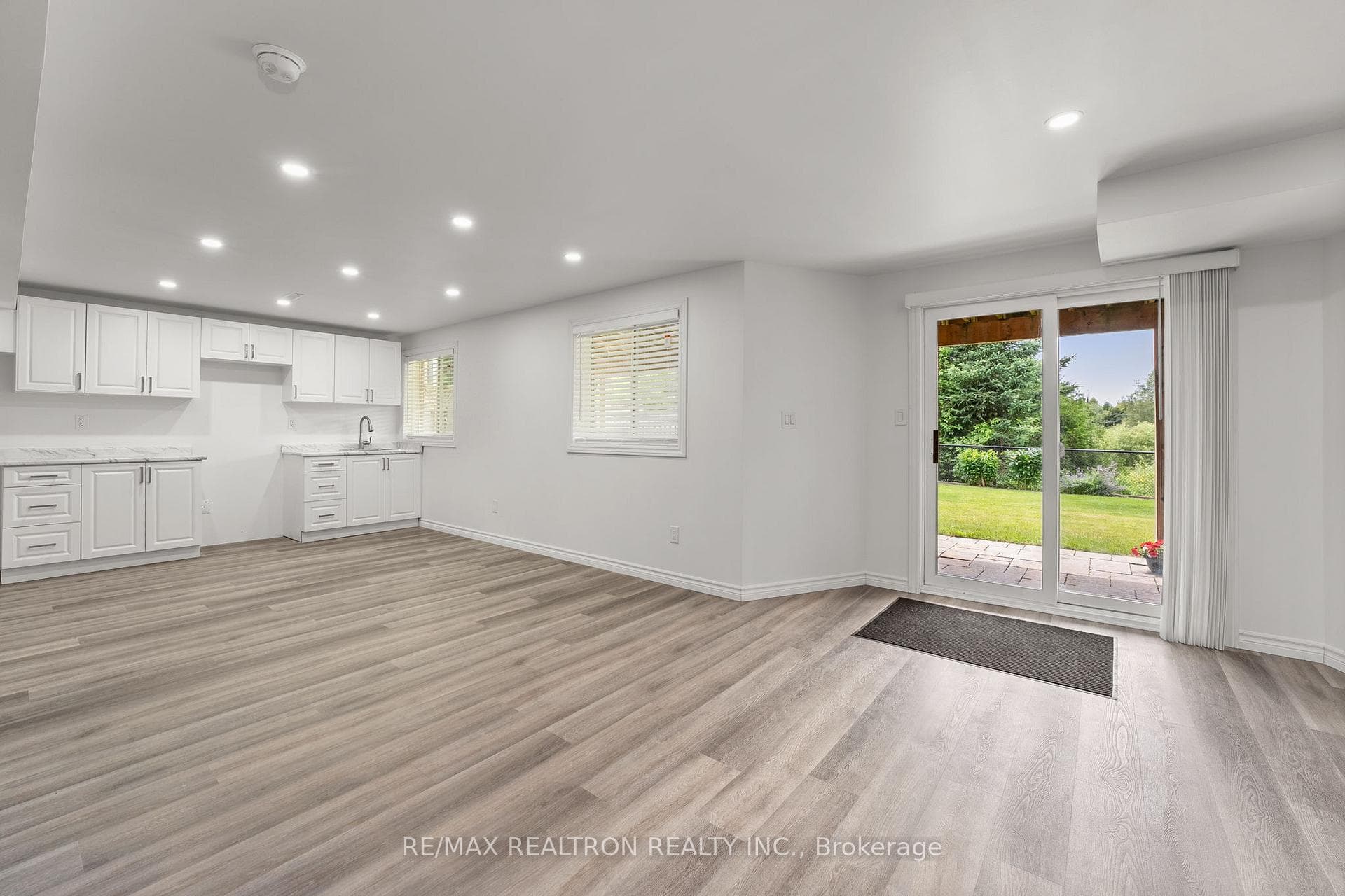 200 Roseborough Drive photo 29