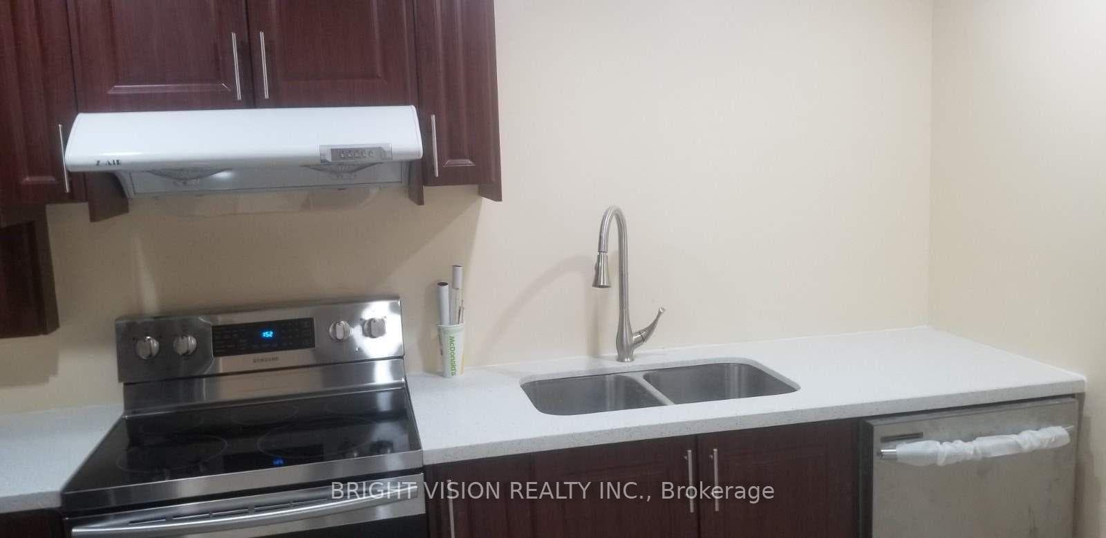 93 Chloe Crescent Unit Bsmt photo 5