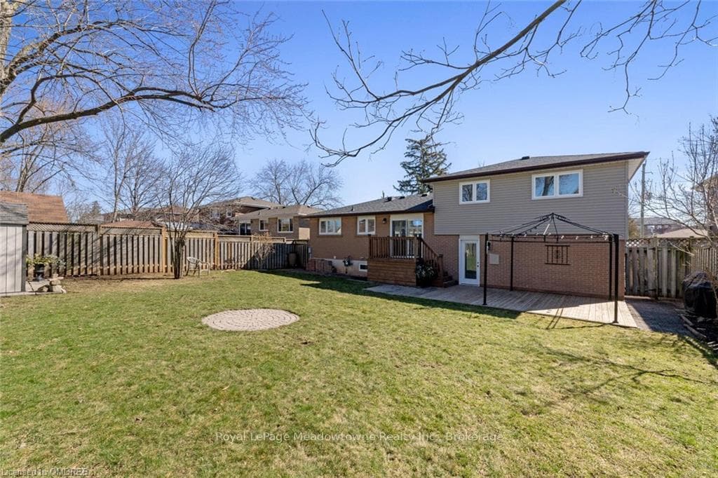 18 MOORE PARK Crescent photo 29