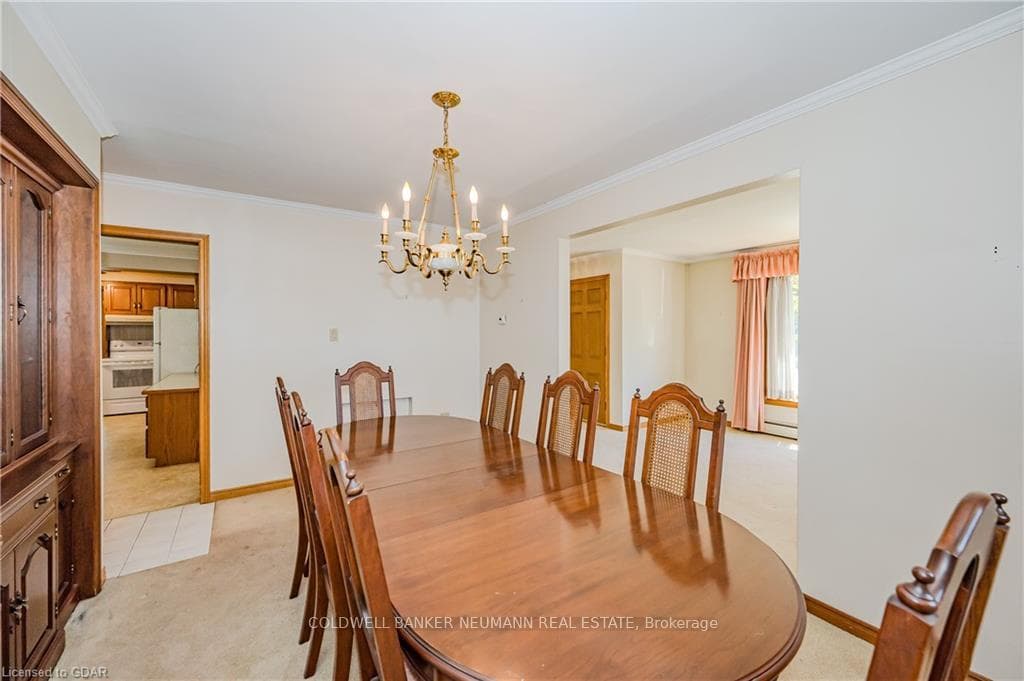 33 Applewood Crescent photo 6