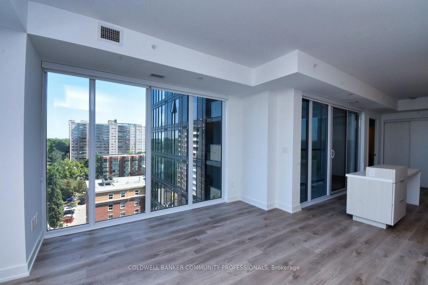 370 Martha Street Unit 811 photo 4