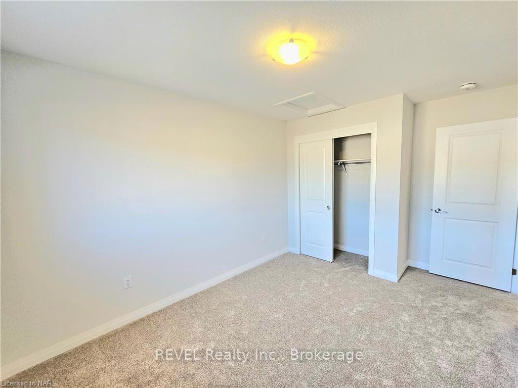 33 SAFFRON Way photo 16